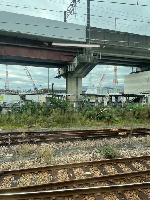 橋本駅のJR線路側から撮影したリニア神奈川県駅の工事現場とクレーン
