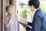  一人暮らし・高齢者世帯を狙う訪問業者対策｜「もしも」の時に慌てないためにの画像