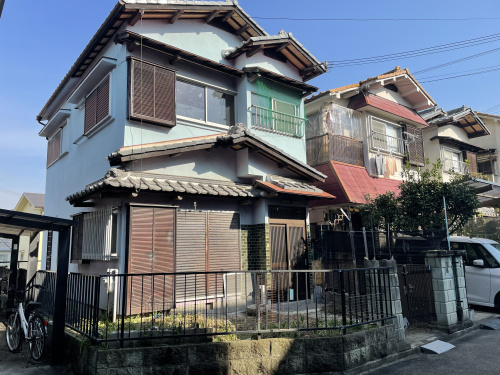 奈良市あやめ池南で再建築不可の連棟住宅を買取 地盤沈下・建物の傾きがある物件の解決事例の画像