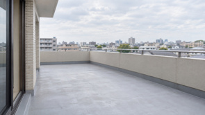 中古マンションのルーフバルコニーで後悔する理由は？購入時の注意点も解説の画像