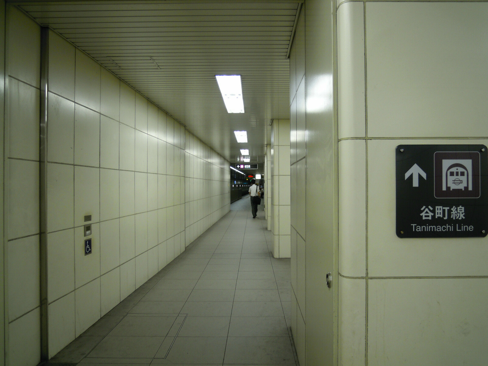 太子橋今市駅 谷町線の構内