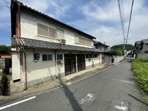 奈良県生駒郡平群町椿井で古家付き土地を買取　越境・ゴミ置き場・街灯の問題も整理の画像