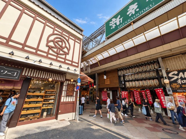 京都河原町駅そばの新京極商店街