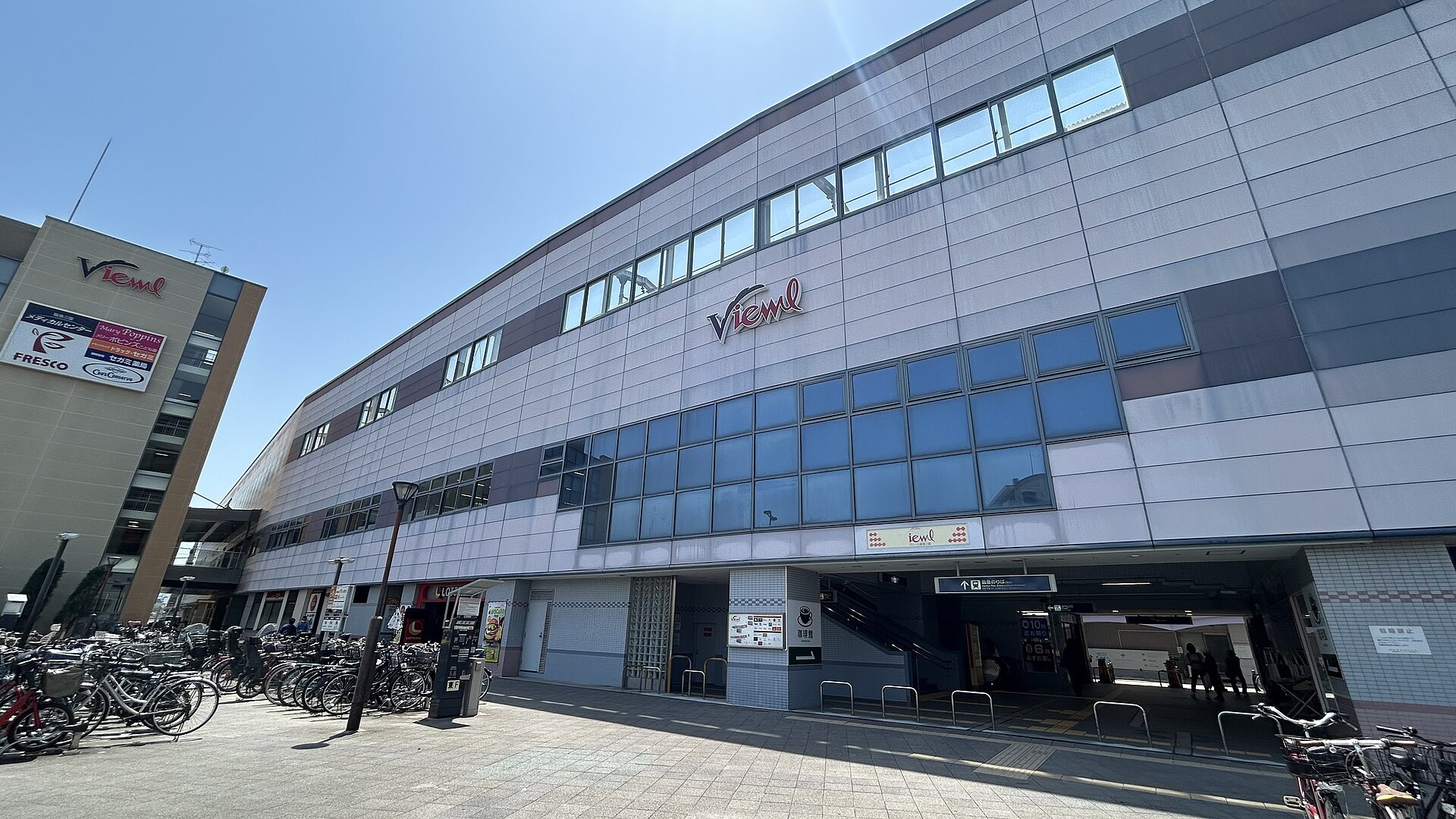 阪急宝塚本線 三国駅の駅舎