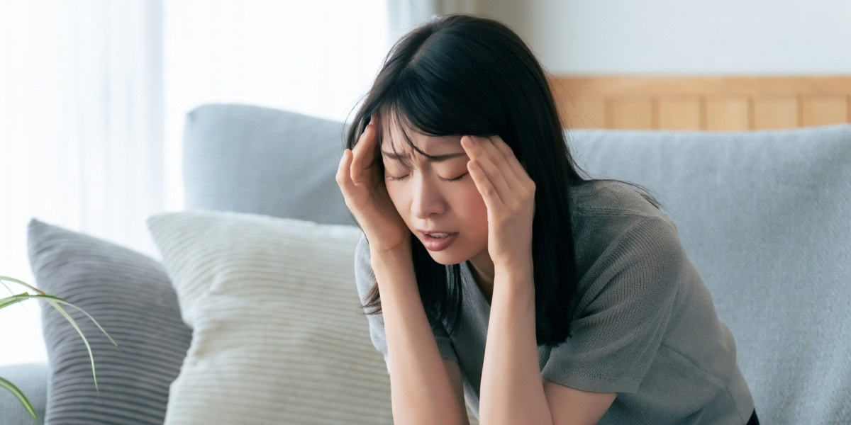 騒音トラブルに頭を抱える女子大生