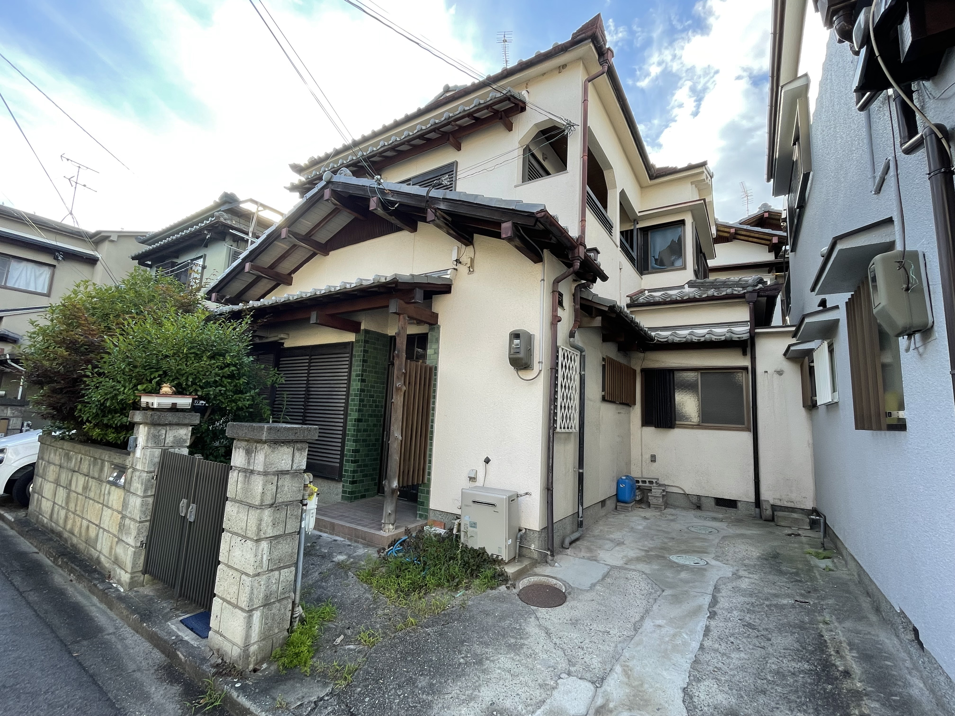 大和郡山市新町で連棟戸建てを買取 土壁をクロス仕上げ・ユニットバスも査定評価の画像