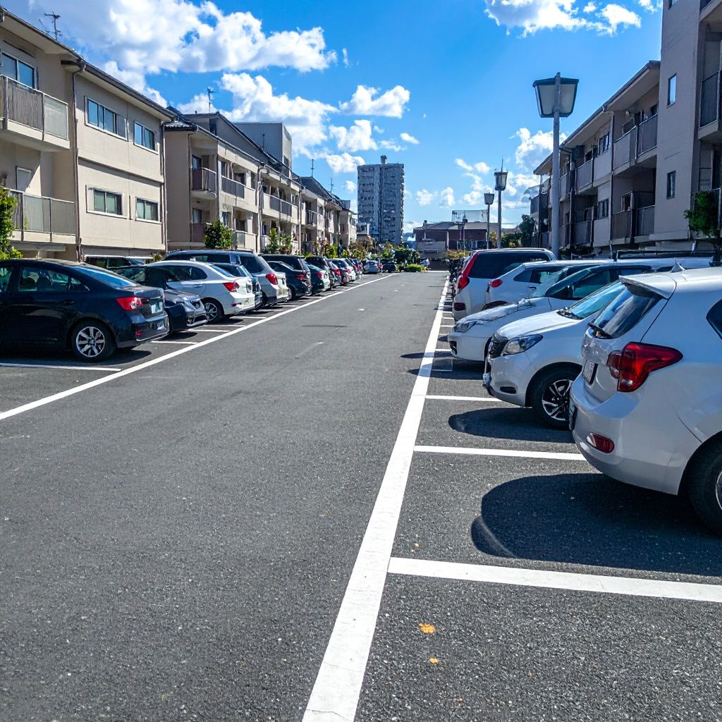 住宅街にある月極駐車場
