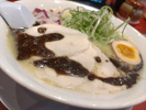 松山市越智３丁目にある「丸源ラーメン松山インター店」で、期間限定の今度は鶏白湯ラーメン（黒）を食べたよ♪の画像