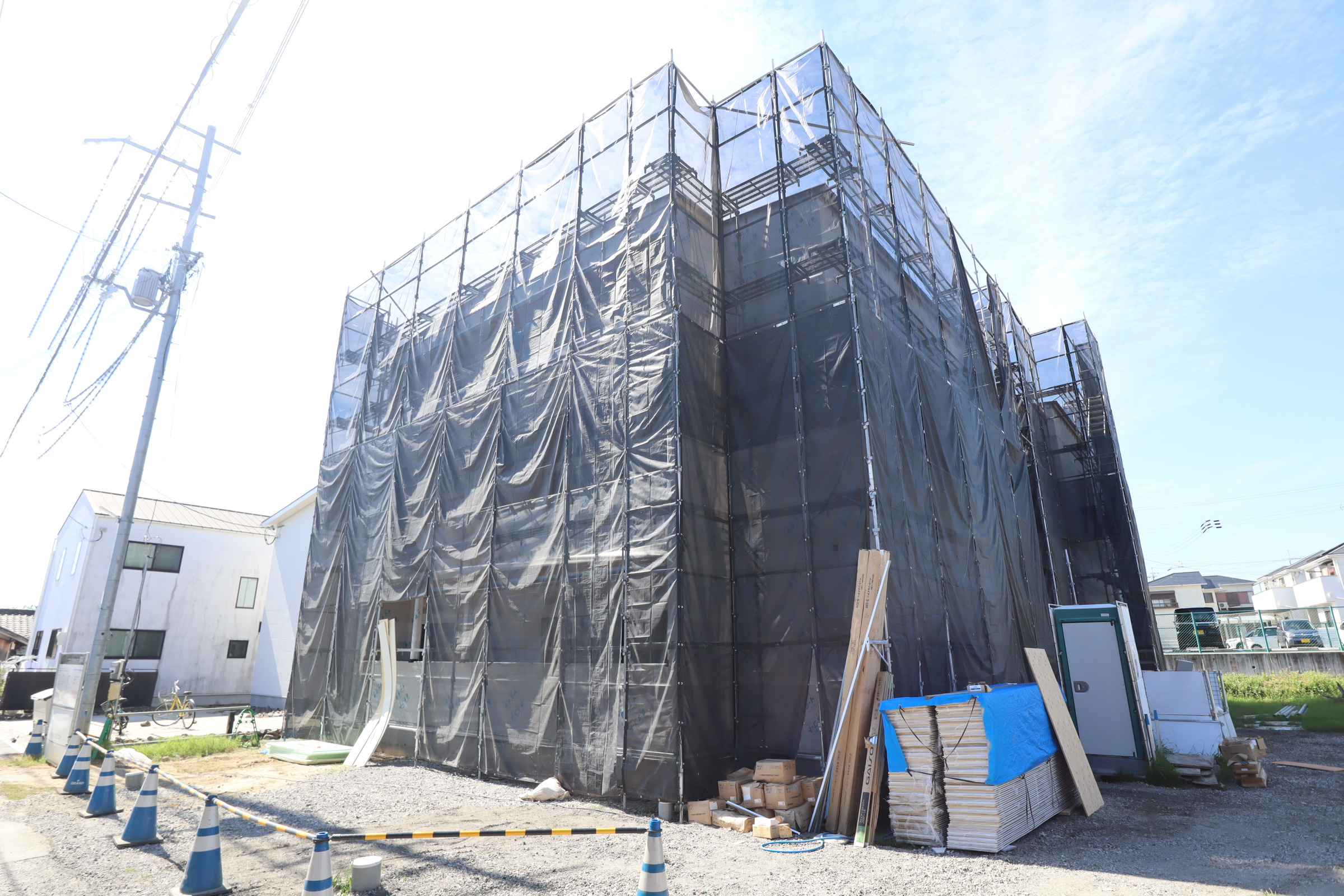 est西岡町Ⅱの建築中の外観