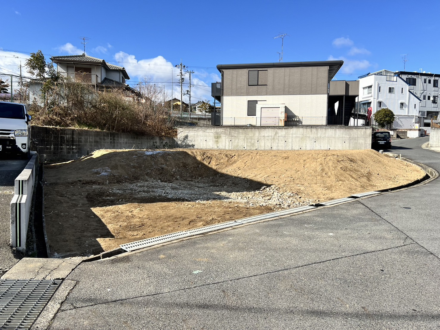 奈良市中山町で大きな土地を買取 解体工事・地積更正・分筆・地中障害物を処理して売却の画像