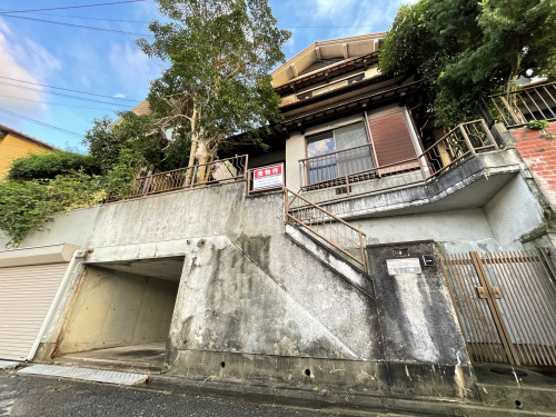 生駒市小明町で再建築不可の連棟住宅を買取　排水管破損・擁壁からの漏水を補修の画像