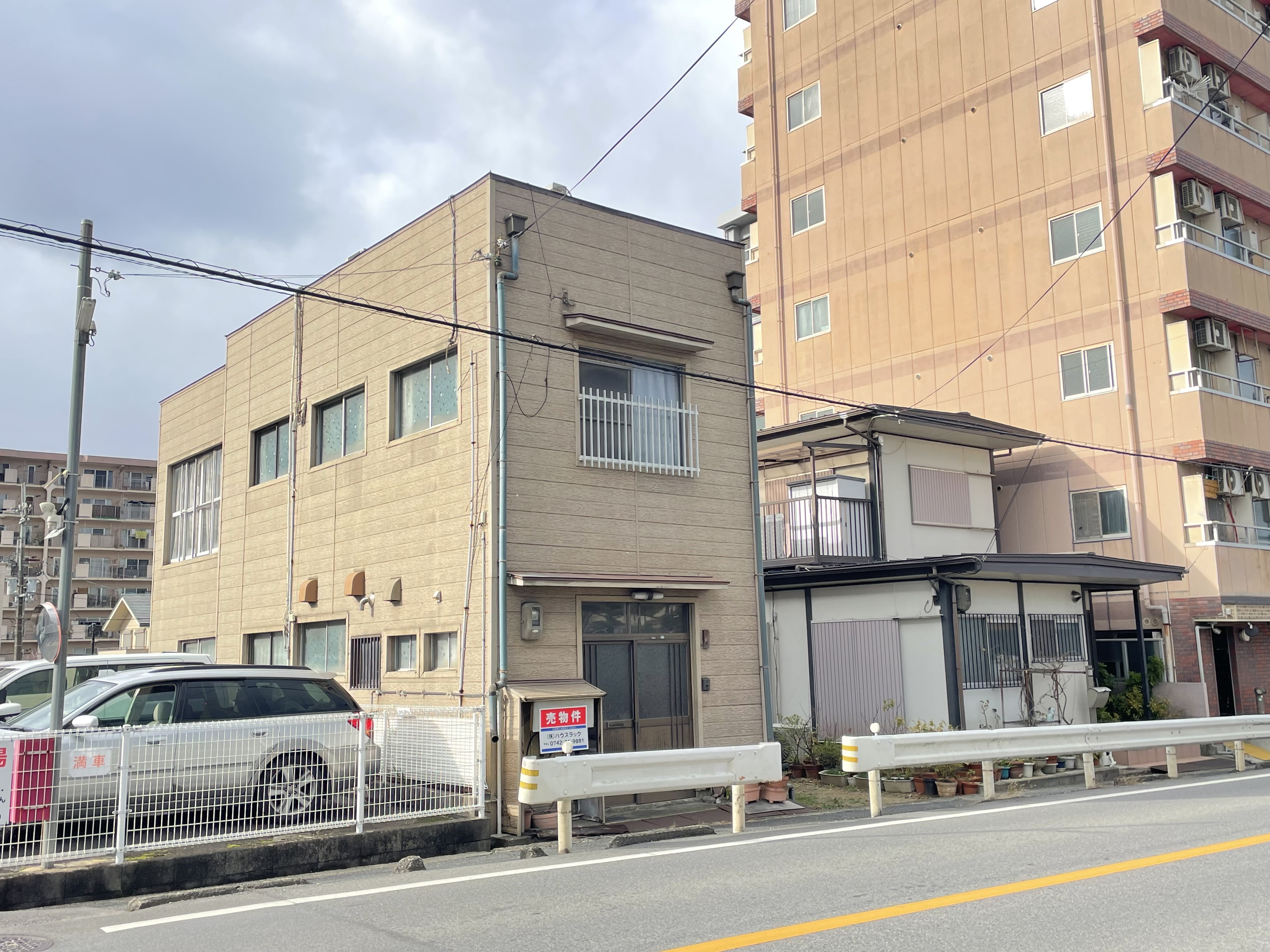 橿原市見瀬町で戸建てを買取　大量の家財・駐車場なしの物件も現況対応の画像