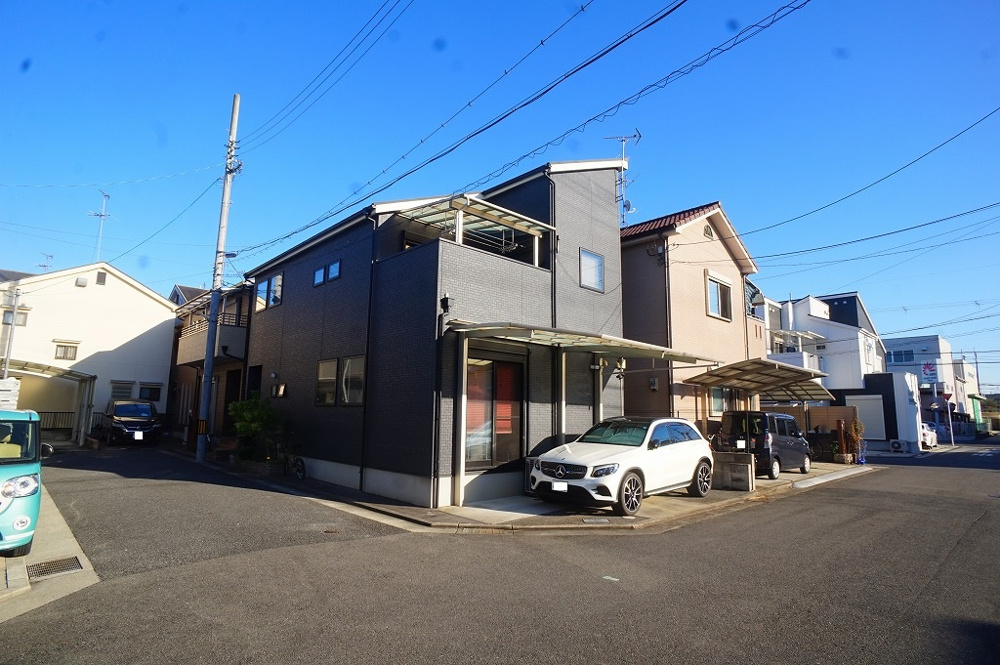 ●開放感のある角地！2階建て♪【八尾市青山町5丁目　中古戸建】平成26年築☆4LDK/お問い合わせは…エースカンパニー不動産まで♪/購入・売却/の画像