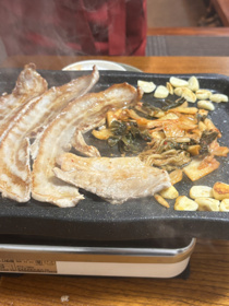 家族で韓国料理の画像