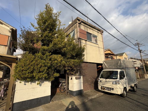 奈良市で特定空家に指定された住宅を買取　解体・残置物・給排水管の越境にも対応の画像