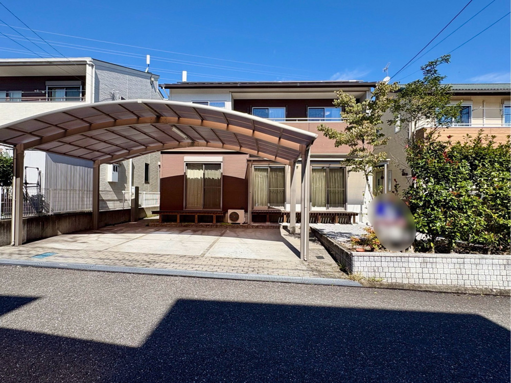 【高知市口細山】高台の閑静な住宅街に佇む、ゆとりの3LDK中古住宅が登場！駐車3台可能♪の画像