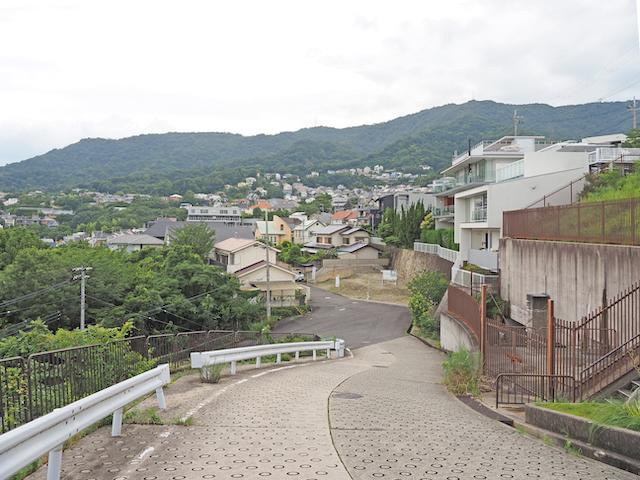 【西宮市苦楽園三番町｜60代｜「道路に接していない土地でも相談できました」未接道地を整理した相続土地売却事例｜ZT様】の画像