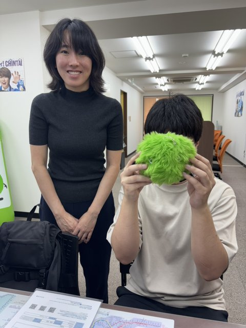 E様