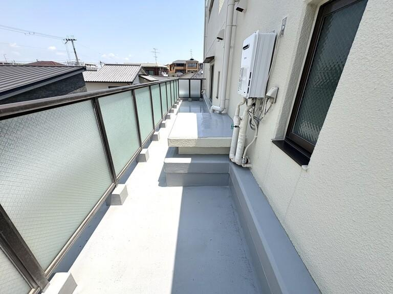 【芦屋市岩園町｜ロイヤル芦屋翠ヶ丘｜50代｜「この広いルーフバルコニーも、自分の専有面積に入っていると思っていました」マンション売却事例｜AIU様】の画像
