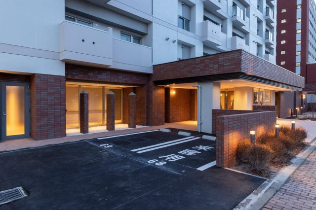 【芦屋市山手町｜芦屋山手町ハウス｜60代｜「来客用駐車場があるので、家族が来た時はいつでも無料で停められると思っていました」マンション売却事例｜AKE様】の画像