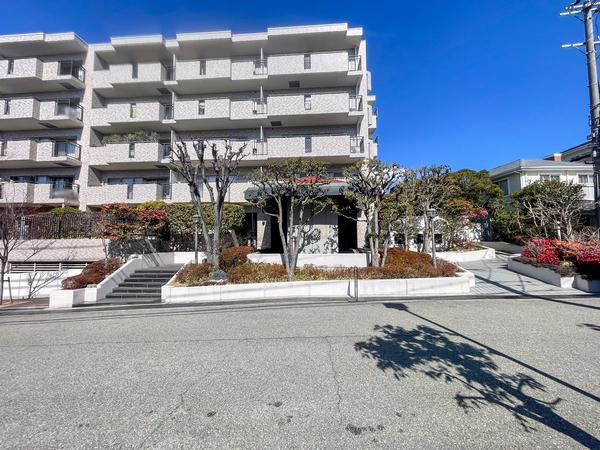 【芦屋市翠ケ丘町｜パーク・ハイム芦屋翠ケ丘｜50代｜「玄関前なので、ベビーカーや傘立ては自由に置けると思っていました」マンション売却事例｜ALO様】の画像