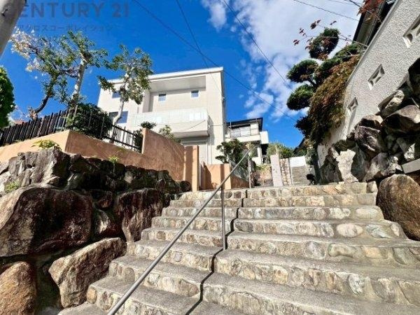 【西宮市甲陽園山王町｜70代｜「玄関の手すりは固定されているので、そのまま安心して使えると思っていました」相続戸建売却事例｜AMH様】の画像