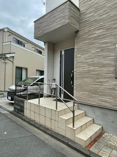 【西宮市甲陽園山王町｜70代｜「玄関の手すりは固定されているので、そのまま安心して使えると思っていました」相続戸建売却事例｜AMH様】の画像