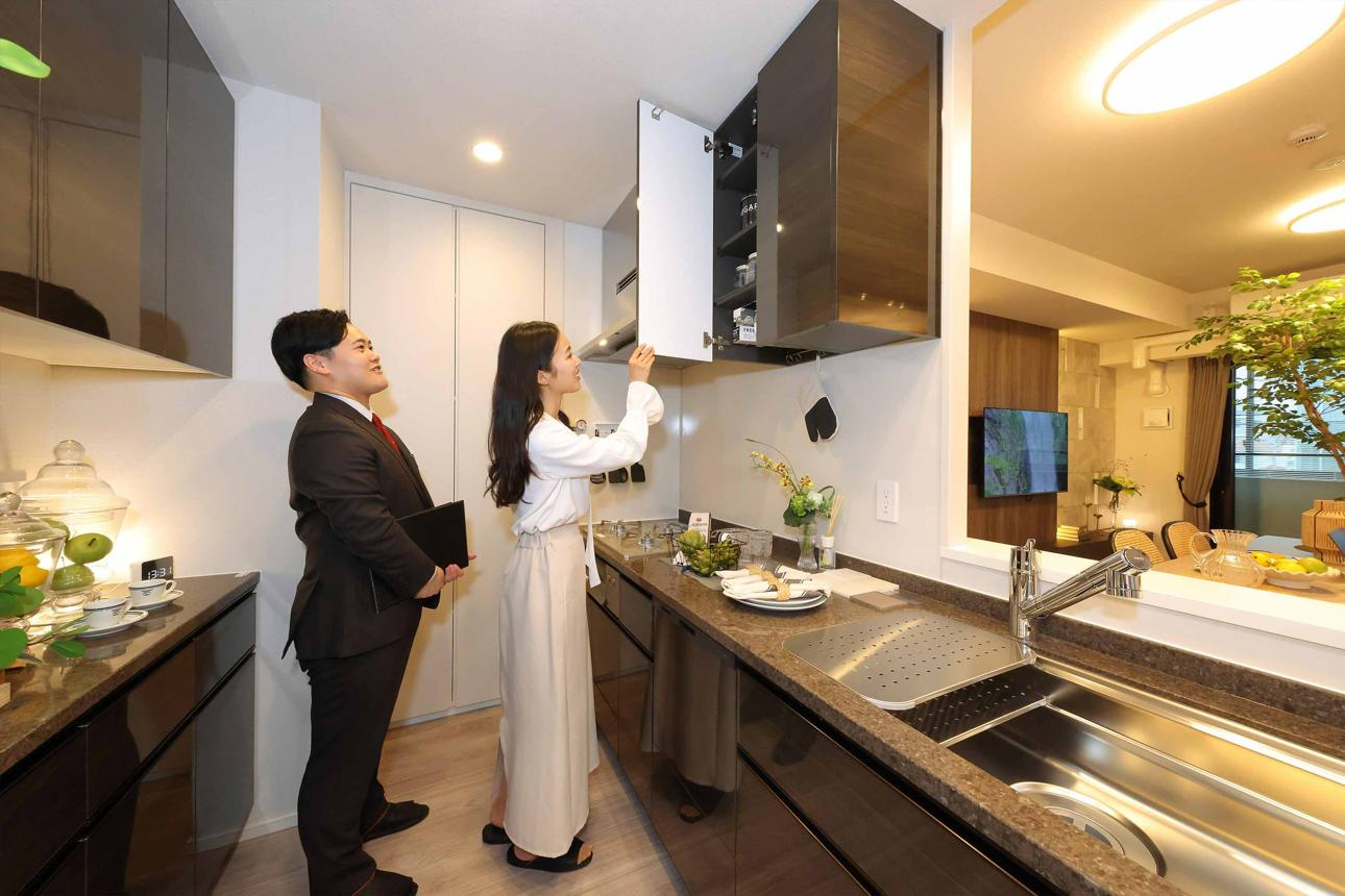 【芦屋市楠町｜芦屋楠町アーバンライフ｜50代｜「吊戸棚を外せばキッチンが広く見える。それだけだと思っていました」マンション売却事例｜AMU様】の画像