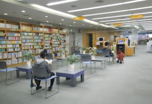 清瀬市立駅前図書館の画像1