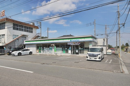 ファミリーマート 川越グリーンパーク店の画像1