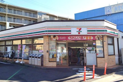 セブンイレブン 横浜片倉5丁目店の画像1