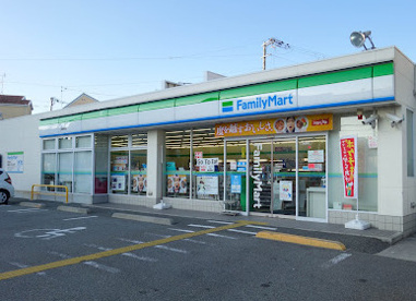 ファミリーマート 三津屋中店の画像1