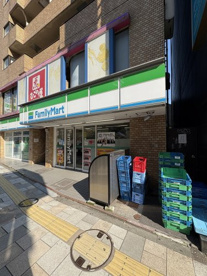 ファミリーマート外苑青山二丁目店の画像1