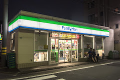 ファミリーマート 学芸大学駅南店の画像1