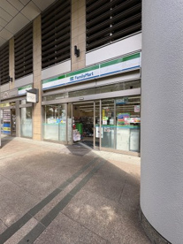 ファミリーマート港区白金プラザ店の画像1