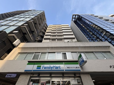 ファミリーマート神宮スタジアム通り店の画像1