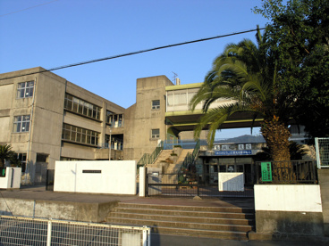  八尾市立上之島中学校の画像1