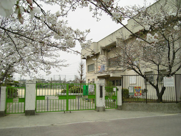 八尾市立山本小学校の画像1