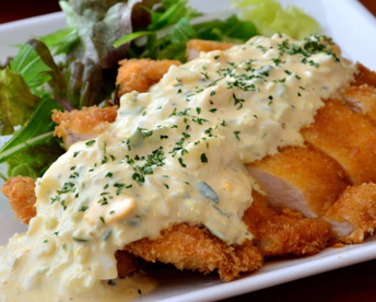 定番の人気メニュー、チキンカツ南蛮! 炭火やきとり とさかの画像2