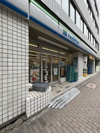 ファミリーマートエスプラナード赤坂店の画像1