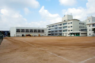 伊丹市立 緑丘小学校の画像1