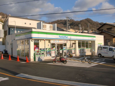 ファミリーマート東石切公園前の画像1