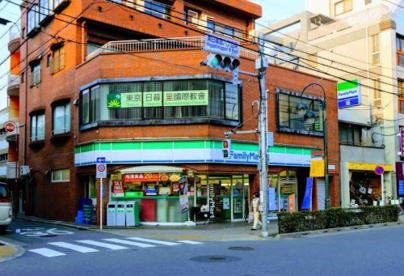 ファミリーマート 東日暮里六丁目店の画像1