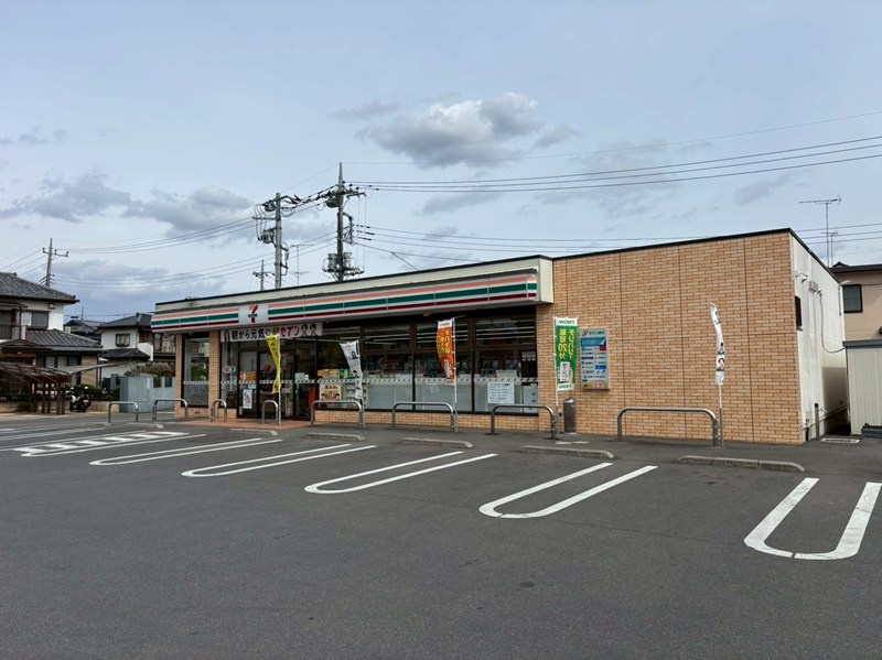 セブンイレブン 小山東間々田店の画像
