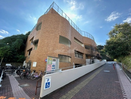 横浜市南図書館