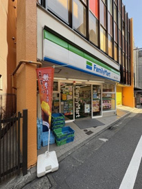 ファミリーマート東山三丁目店の画像1