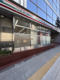 セブン-イレブン目黒青葉台3丁目店の画像1