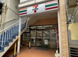 セブンイレブン 横浜六浦駅前店の画像1