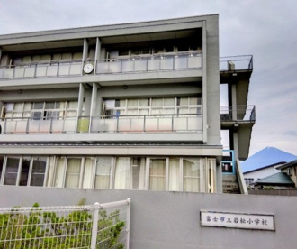 富士市立岩松小学校の画像1