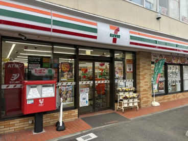 セブンイレブン横浜新井町店の画像1